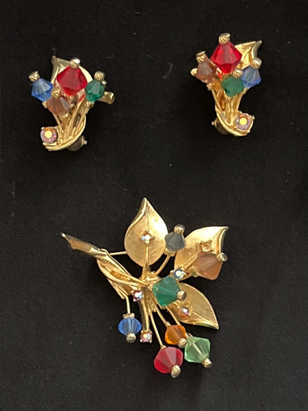 Vintage Mod ART Rhinestones Brooch Clip on Earrings set